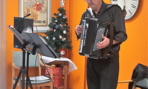 Un accordéoniste à la Maison de la Bièvre