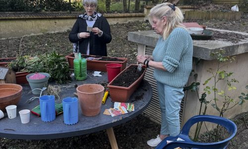 Les jardiniers de la Maison de la Bièvre 🪴🪻 🌺🌻