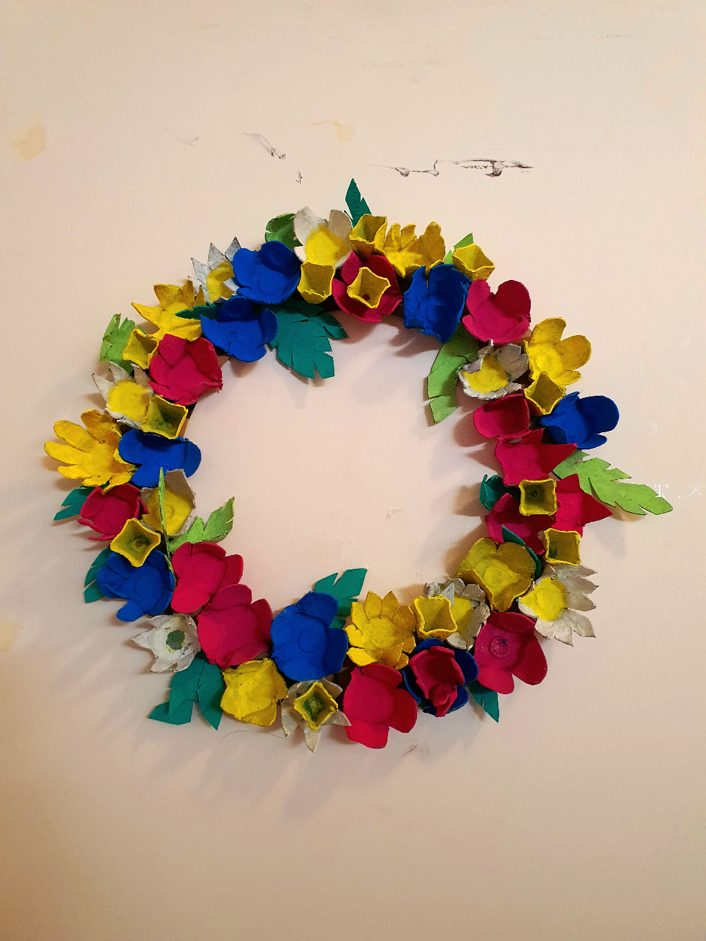 Atelier peinture : Réalisation d’une couronne de fleurs