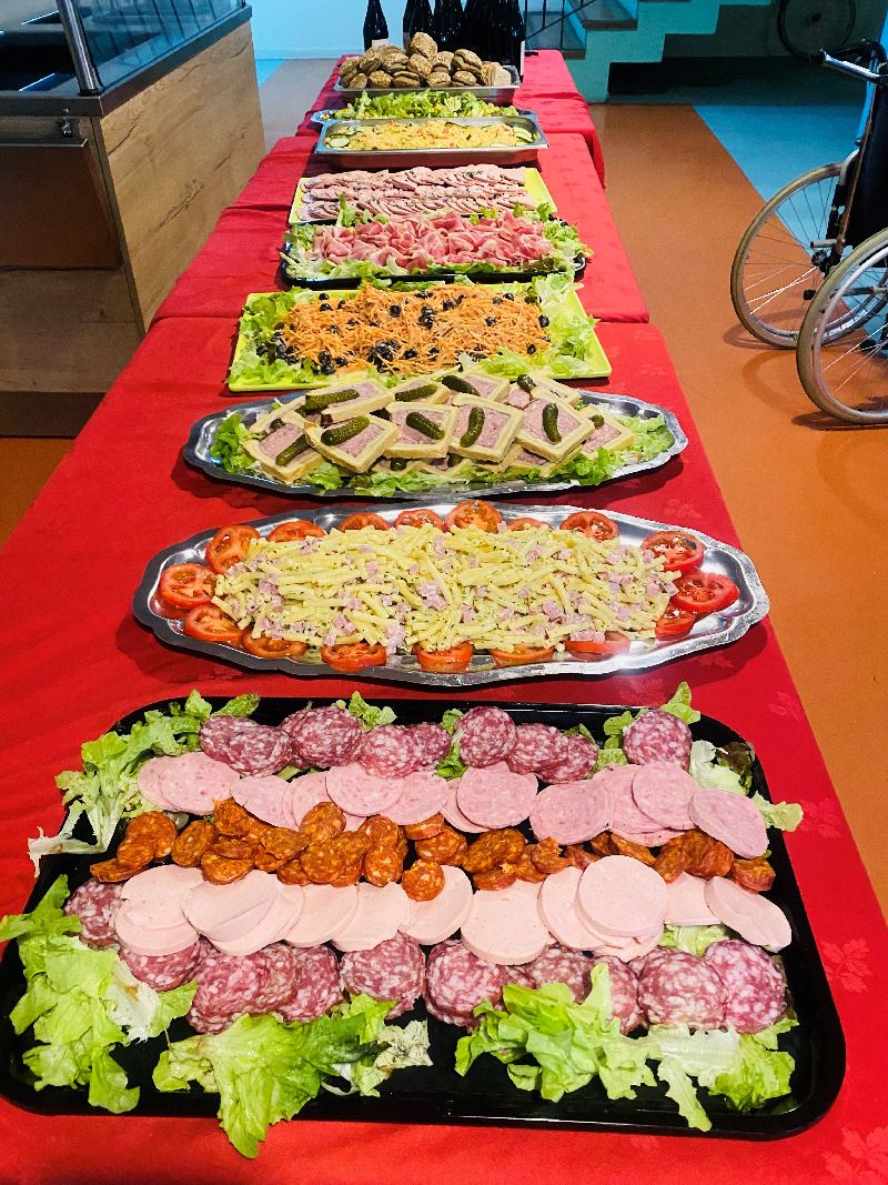 F Tons Le Beaujolais Nouveau Autour D Un Buffet La Maison Des Po Tes